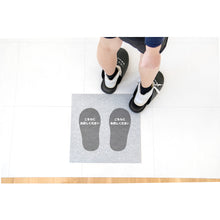 Load image into Gallery viewer, Return Slippers and Mat  96010  OKA
